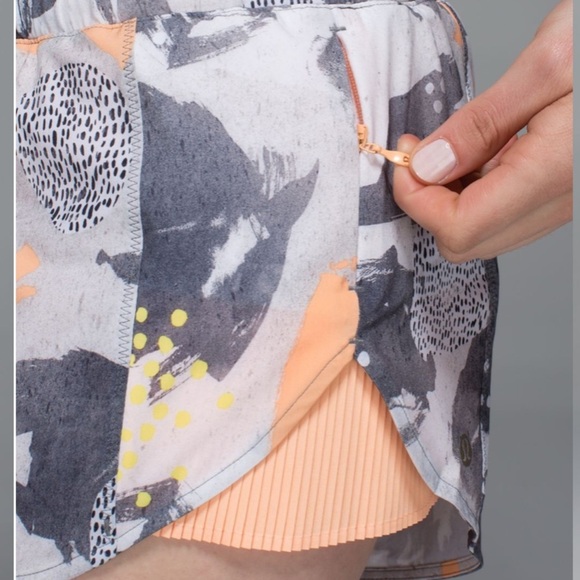 Lululemon Pleat To Street Short Mini Art Pop White Multi / Peach Fuzz - Picture 15 of 16